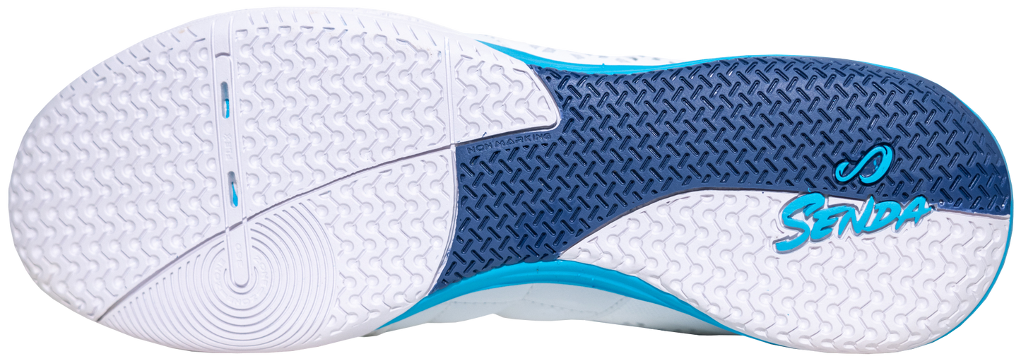 Bottom view of white Ushuaia Club 2.0 futsal shoe by Senda, featuring multi-zone non-marking rubber outsole with pivot point and enhanced traction pattern.