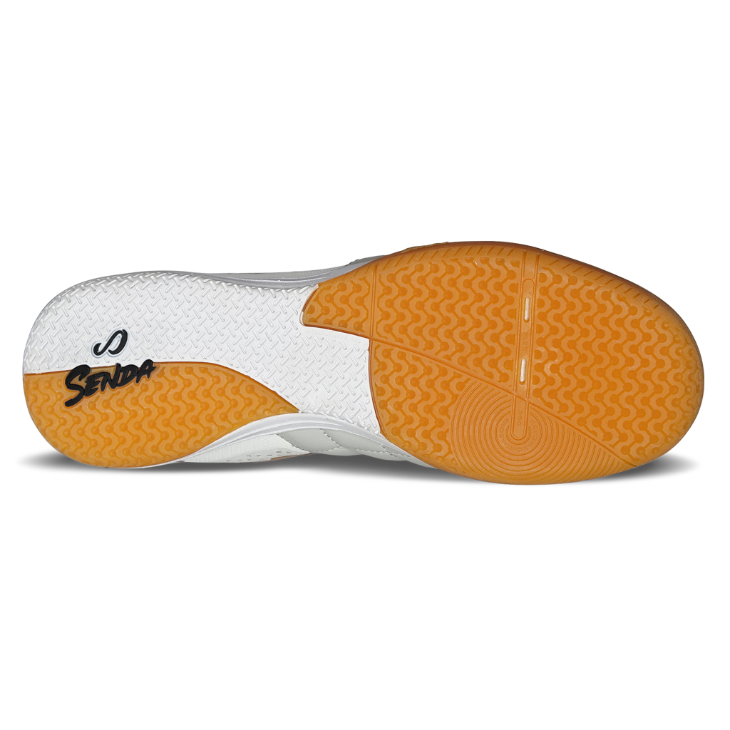 Bottom sole view of Ushuaia Club 2.0 White-Gold futsal shoe by Senda—non-marking gum rubber outsole with circular pivot zones and Senda branding.

