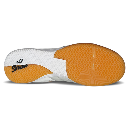 Bottom sole view of Ushuaia Club 2.0 White-Gold futsal shoe by Senda—non-marking gum rubber outsole with circular pivot zones and Senda branding.

