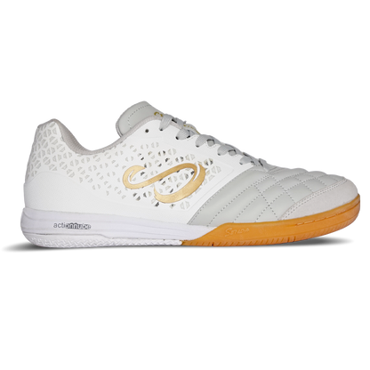 Side view of Senda Ushuaia Pro 2.0 futsal shoes in White Gold – breathable mesh detailing, gold logo accents, and actionnube midsole with non-marking gum outsole.

