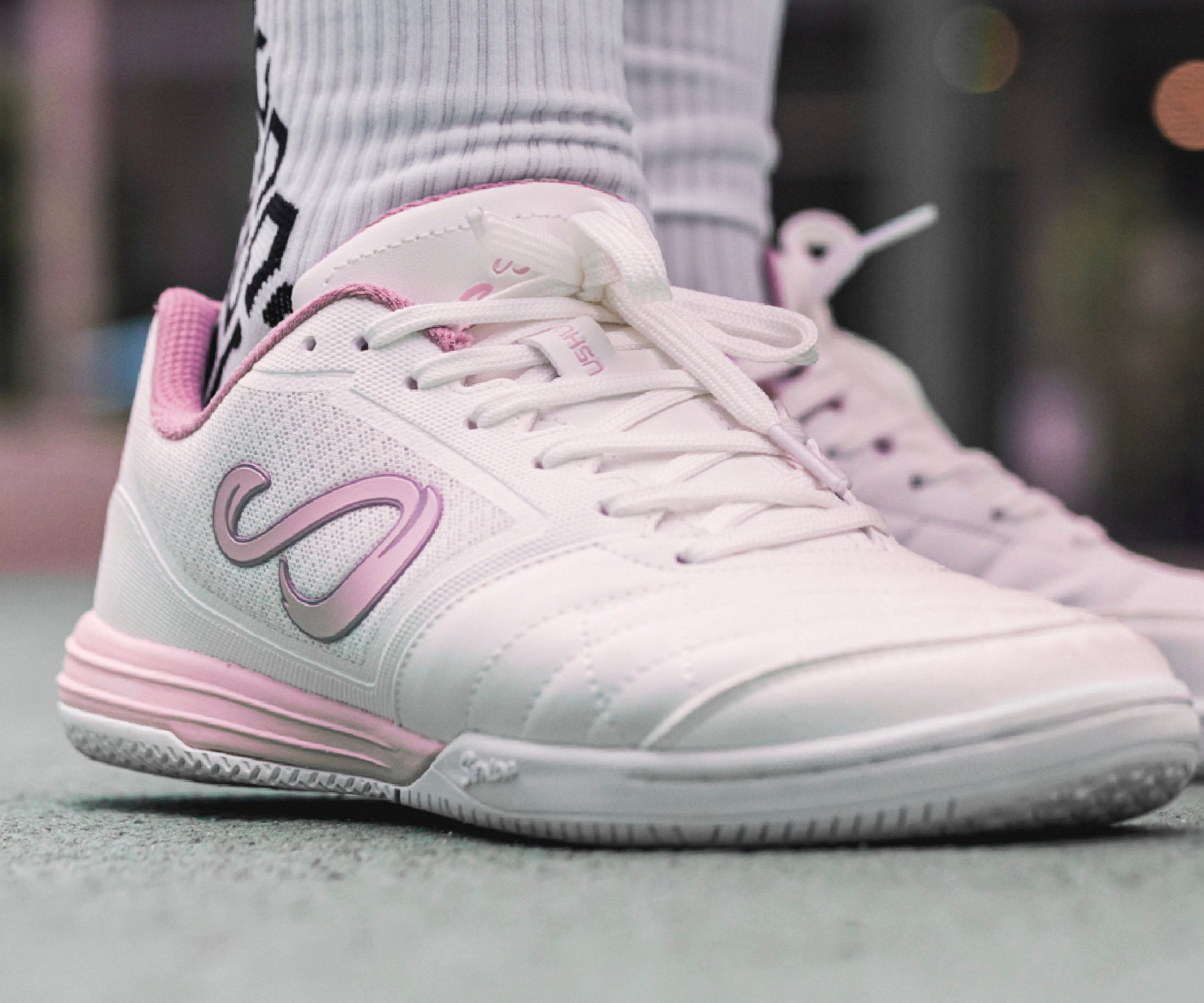 Senda Ushuaia Club 2.0White/Pink – Lightweight Indoor Futsal Shoes