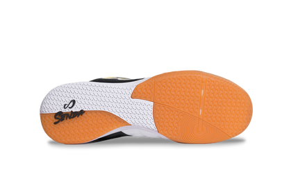 Bottom view of Senda Ushuaia Club 2.0 white futsal shoe showcasing non-marking gum sole with grippy traction pattern.

