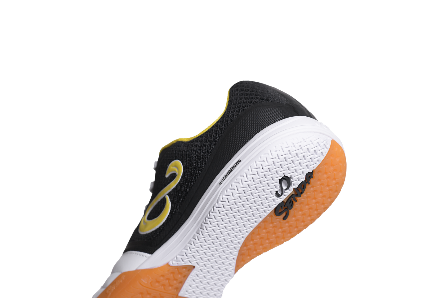Close-up heel view of Senda Ushuaia Club 2.0 white futsal shoe highlighting black mesh upper and grippy gum outsole.

