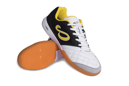 Senda Ushuaia Club 2.0 white futsal shoes displayed in angled pair view featuring quilted toe box and non-marking gum rubber outsole.

