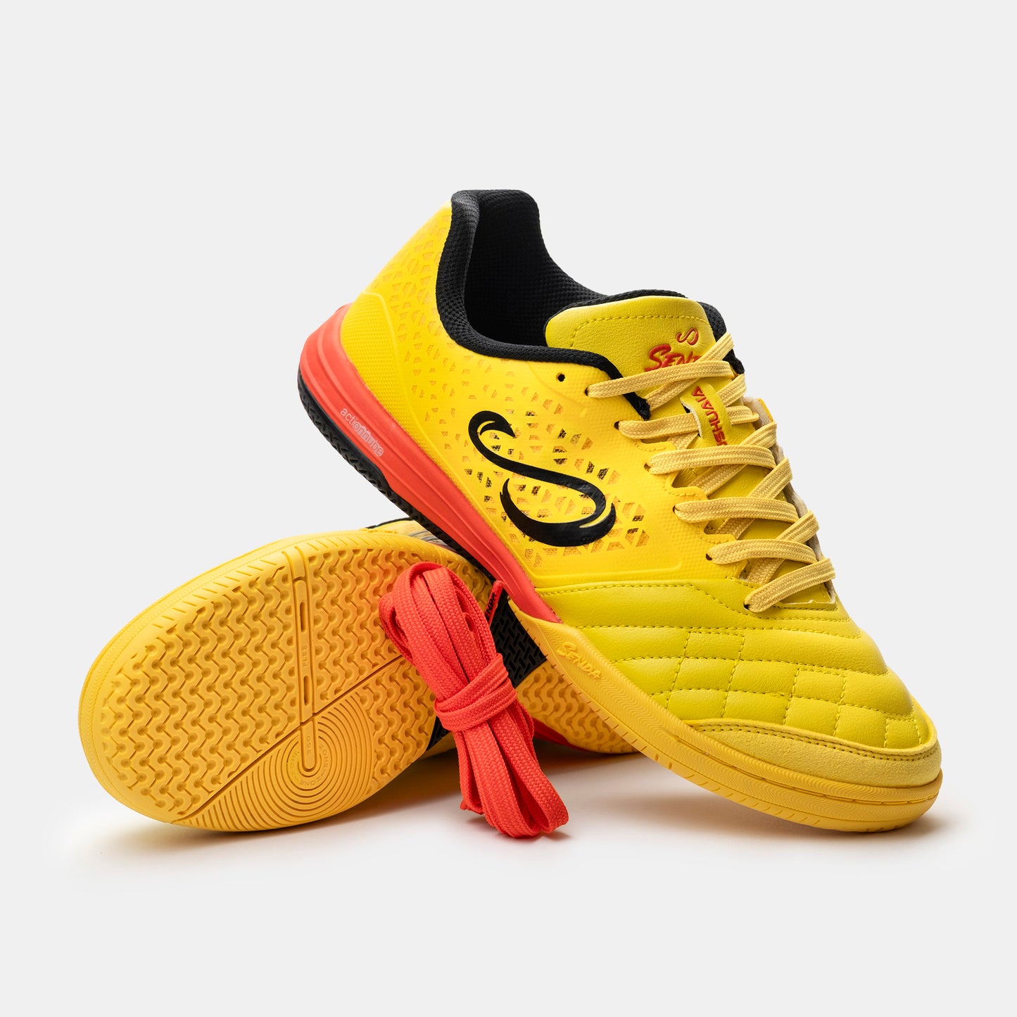 Senda Ushuaia Pro 2.0 yellow futsal shoes displayed with included red replacement laces and non-marking outsole.

