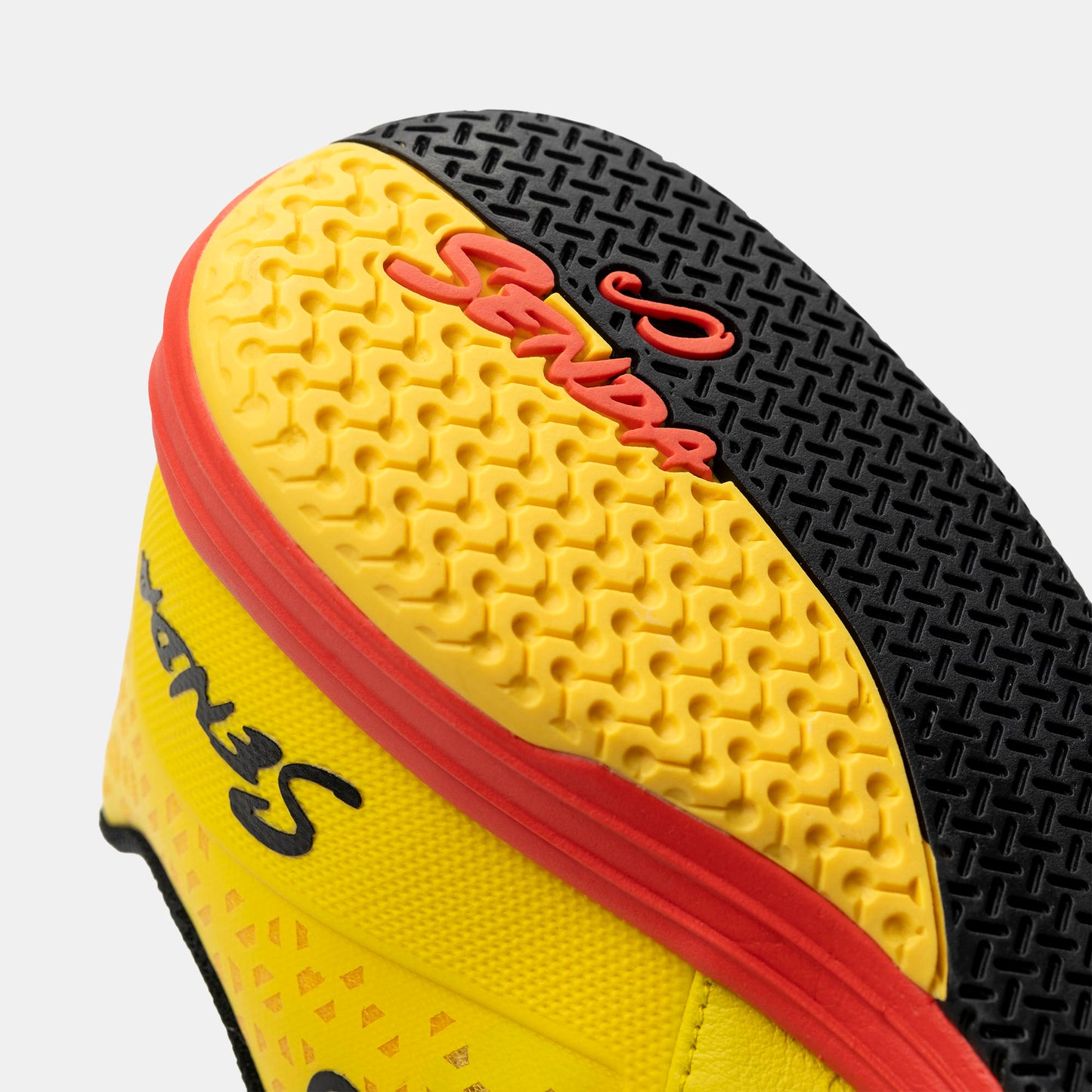 Detailed view of heel section of Senda Ushuaia Pro 2.0 showing dual-tone outsole grip and embossed Senda branding.

